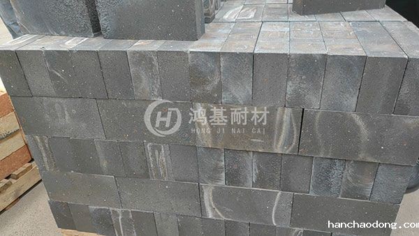 含碳耐火砖