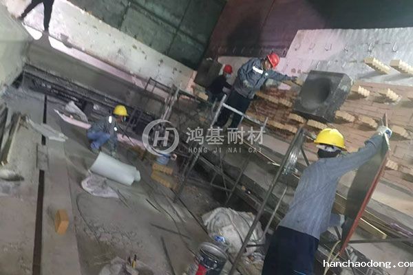 熔铝炉炉底施工